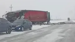Два грузовика столкнулись на трассе в СКО, один водитель погиб