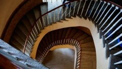 В райуправлении полиции Шымкента подозреваемый прыгнул с четвёртого этажа