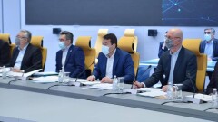 Премьер-министр поручил ускорить работу по возмещению ущерба бизнесу