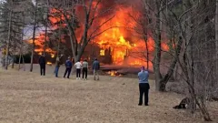В США легкомоторный самолёт упал на жилой дом