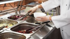 Перенаполняемость, просроченные продукты, отсутствие санкнижек: в Акмолинской области прокуратура проверила школы
