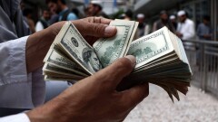 Сколько стоят доллар и рубль в обменниках Казахстана 23 апреля