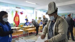 В Кыргызстане проходят внеочередные парламентские выборы