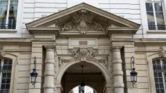 Сотрудника Елисейского дворца заподозрили в краже посуды из резиденции президента