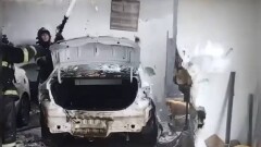 Две легковушки сгорели в пожаре на СТО в Актобе