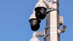 Скотч против видеокамер: в Алматы таксист придумал, как безнаказанно нарушать правила