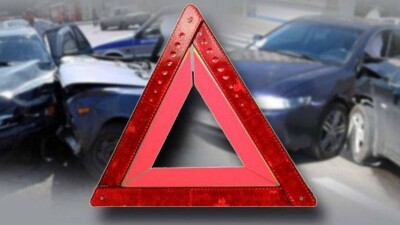 Стоял на перекрёстке и погиб. Ночное ДТП в Уральске попало на видео