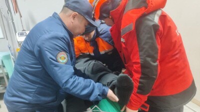 Сломавшего ногу мужчину спасали в горах Заилийского Алатау