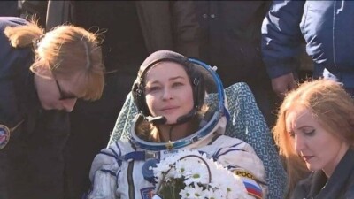 Новицкий, Пересильд и Шипенко покинули спускаемый аппарат корабля