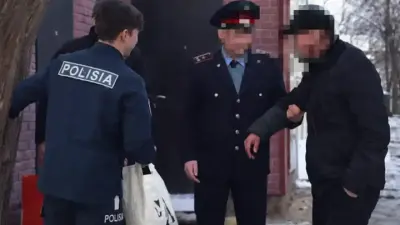 Поиграли в полицейских: жителей Актау оштрафовали за переодевание