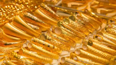 Золото в Дубае дешевеет из-за военного конфликта в регионе