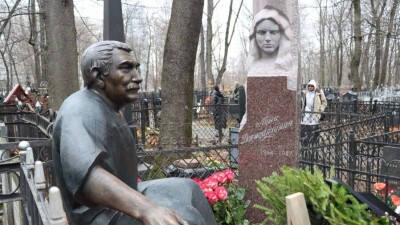 Памятник Армену Джигарханяну установили на Ваганьковском кладбище в годовщину смерти актёра