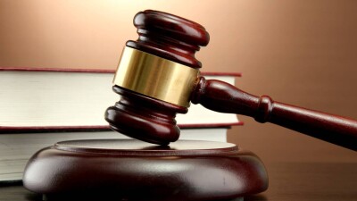 20 суток ареста получил астанчанин за разбитую в подъезде стену