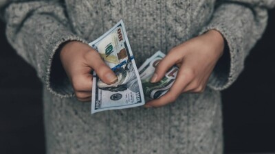 Cколько стоят доллар и рубль в обменниках Казахстана 7 апреля