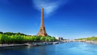 Власти Парижа разрешили купание в Сене после более чем столетнего запрета