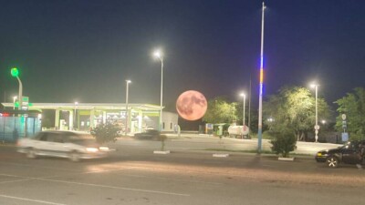 "Клубничная суперлуна" попала в объектив жительницы Актобе