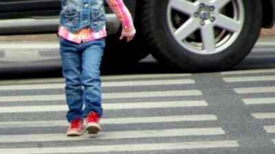 Ребёнок попал под машину возле детсада. Воспитатели скрыли это от родителей