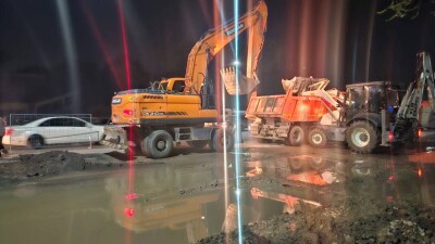 В Турксибском районе Алматы ликвидируют аварию на крупном водопроводе, подачу воды ограничили