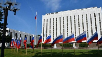 27 российских дипломатов покинут США в январе