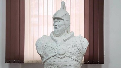 Казахстанский офицер создал бюст Кабанбай батыра