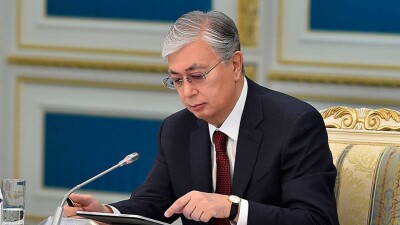 Президент поздравил госслужащих с праздником