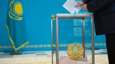 Аварийные школы, рыбное хозяйство и бесплатная медицина: политические партии продолжают предвыборную агитацию