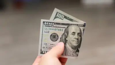 Сколько стоят доллар, евро и рубль в обменниках Казахстана 12 апреля