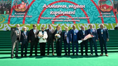 Девять горожан и коллектив театра стали Почётными гражданами Алматы