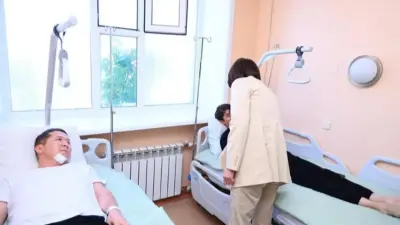 "Вопиющий акт насилия": глава Минздрава навестила избитых карагандинских врачей