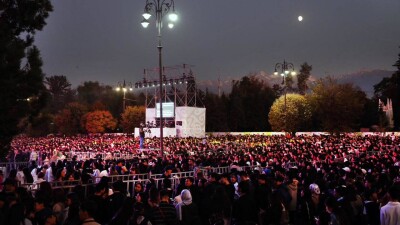 Алматинцы за чистоту: после концерта в честь Дня города зрители убрали мусор