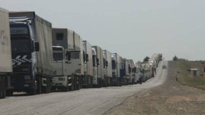 Погранслужба сообщает о скоплении людей и машин на границе Казахстана и Узбекистана