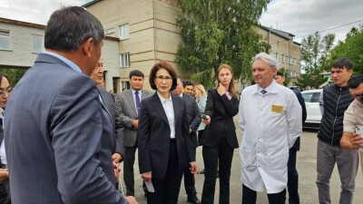 Главе Минздрава пришлось извиняться за своих подчинённых на встрече с населением в СКО