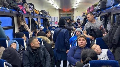 КТЖ будет вывозить застрявших в пути пассажиров на пригородных поездах