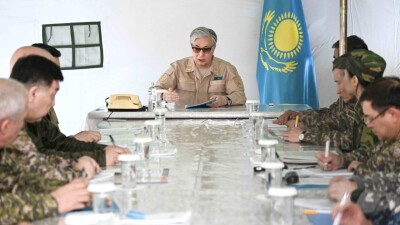 "Профессиональная халатность, абсолютное равнодушие к судьбам людей". Президент провёл заседание оперативного штаба в Абайской области