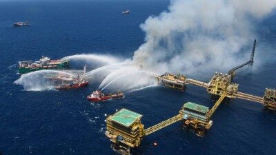 В Мексиканском заливе тушат пожар на нефтегазовой платформе Pemex