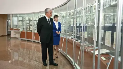 Президент осмотрел музей "АЛЖИР"