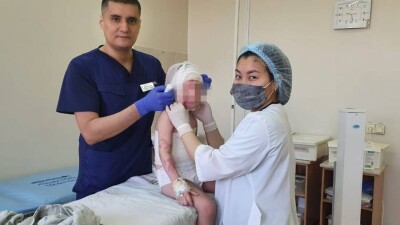 В Костанае выписали из больницы мальчика, которого поджёг сосед