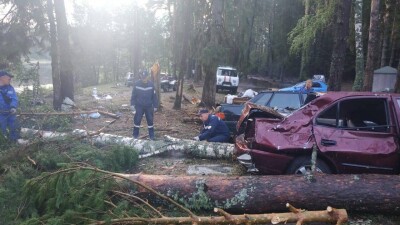 Девять человек погибли и 76 пострадали после урагана в регионах российского Поволжья