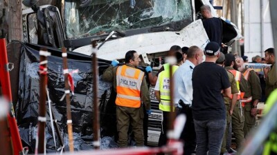 Грузовик врезался в остановку в Тель-Авиве, шесть человек в тяжёлом состоянии