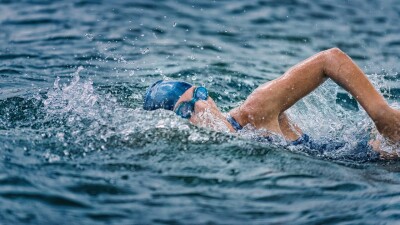 Марафон Kia Swim Race стартовал в Конаеве