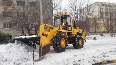 В Семее коммунальщики не справляются с уборкой снега. На помощь позвали военных