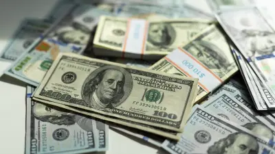 Сколько стоят доллар и рубль в обменниках Казахстана 20 апреля