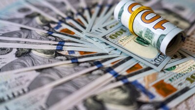 Сколько стоят доллар и рубль в обменниках Казахстана 22 декабря