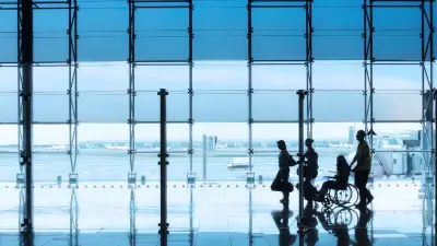 Хотели выдать за спящую: мёртвую родственницу пыталась провезти британская семья на рейсе Малага – Лондон