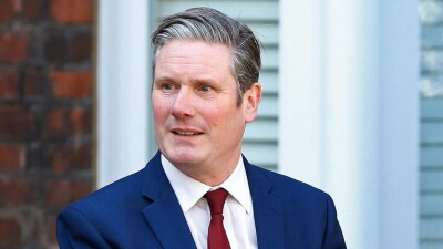 Премьер Великобритании отменил отпуск из-за беспорядков в стране