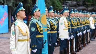 Сколько лет носить носки и китель: нормы снабжения имуществом военнослужащих утверждают в Казахстане