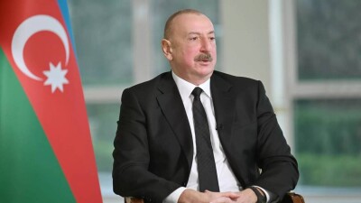 "Три дня мы не слышали от России ничего, кроме бредовых версий". Алиев требует компенсаций за крушение самолёта под Актау
