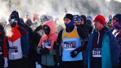 Экстремалы провели международный ледовый забег в Бурабае
