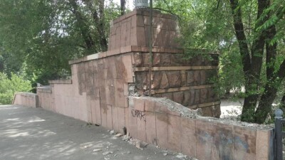 Ремонт моста через БАК в Алматы: гранитные камни почистят и вернут на место