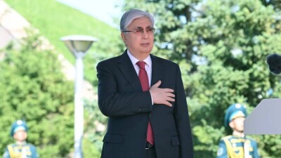 Касым-Жомарт Токаев принял участие в церемонии поднятия Государственного флага
